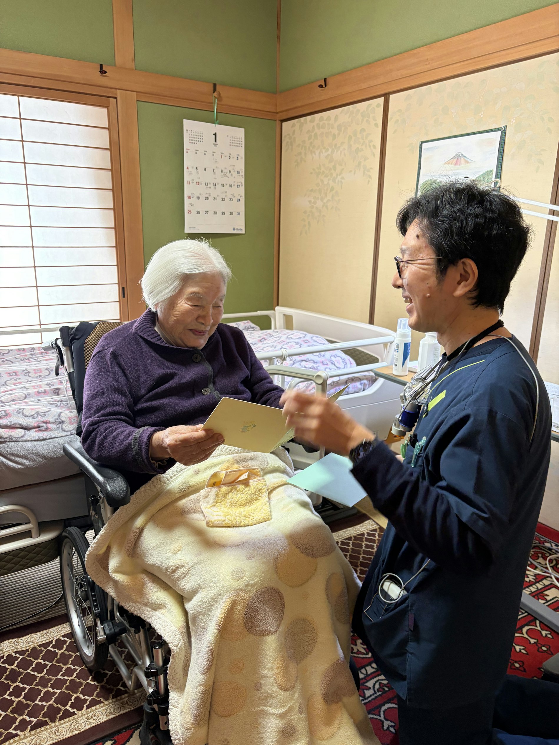 訪問歯科医院が祝う100歳！